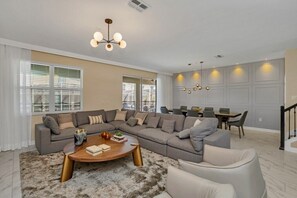 9 bedrooms, individually decorated, individually furnished - Fs11027ha - Champions Gate Resort - 9 Bed 5 Baths Villa (Kissimmee)