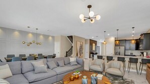 9 kamar tidur dan didekorasi berbeda-beda