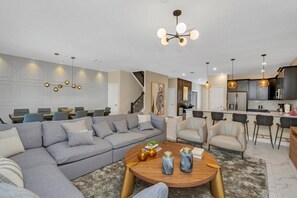 9 quartos, individualmente decorados, individualmente mobiliados