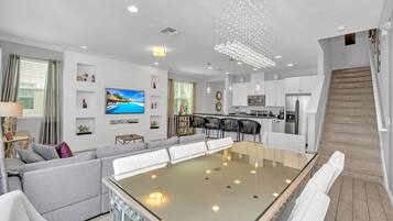 TV layar datar dan konsol video game