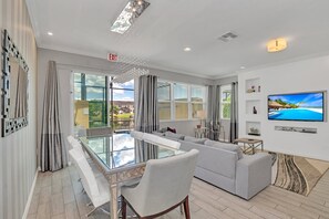 4 habitaciones, decoración personalizada y muebles diferentes 