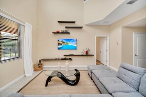 6 Schlafzimmer, individuell dekoriert, individuell eingerichtet