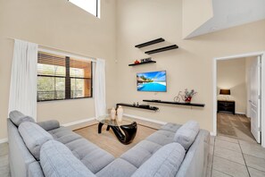 6 Schlafzimmer, individuell dekoriert, individuell eingerichtet