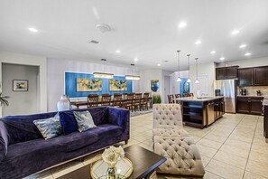 8 chambres, décoration personnalisée, ameublement personnalisé