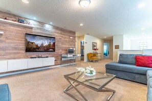 6 bedrooms, individually decorated, individually furnished - It11428ha - 6 Bedroom Villa In Windsor At Westside, Sleeps Up To 16, Just 7 Miles To Disney (Kissimmee)