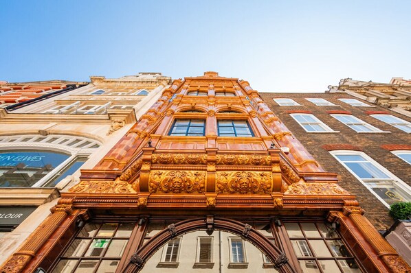 Exterior detail - Mayfair`s Finest: Modern 2 bedroom apartment! (Greater London)