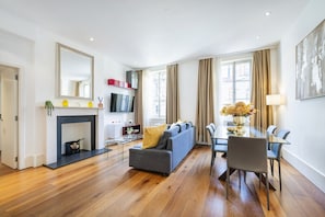 Smart TV - Mayfair`s Finest: Modern 2 bedroom apartment! (Greater London)