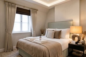 Master bed2 - Mayfair`s Finest: Modern 2 bedroom apartment! (Greater London)