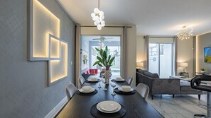 4 chambres, décor unique, ameublement unique