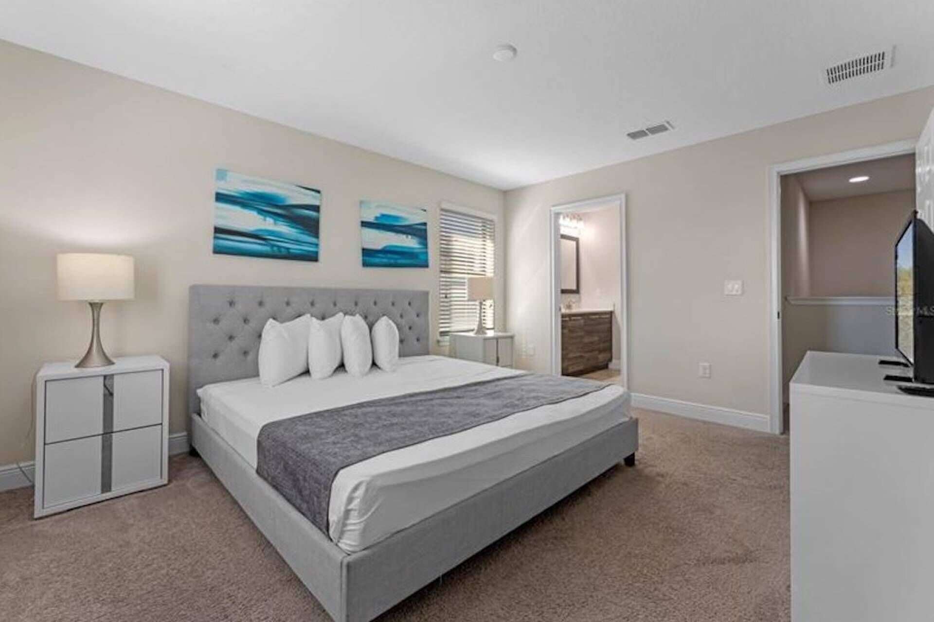 6 bedrooms, individually decorated, individually furnished