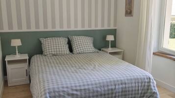 2 makuuhuonetta, silitysrauta/-lauta, vauvan matkasänky, ilmainen Wi-Fi