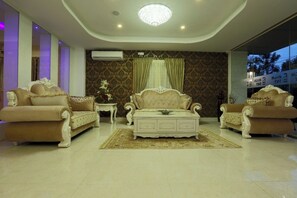 Lobby - Premier Suites Business Hotel (Bengaluru)