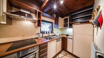 Réfrigérateur, four, plaque de cuisson, lave-vaisselle