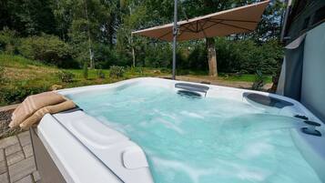 Bain à remous extérieur