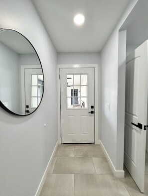 Interior - NEW! Fully renovated spacious modern lux home. Near everything & Pet friendly!
(Phoenix)