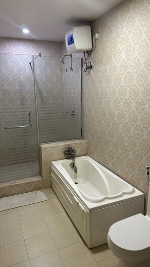 Executive Suite | Bathroom - Skylyte Boutique Hotel  (Port Harcourt)