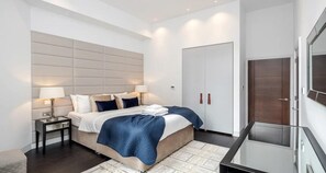 2 bedrooms, desk, iron/ironing board, travel crib