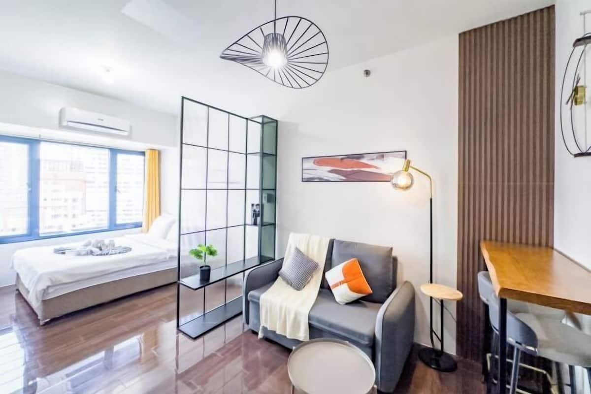 1 habitación, decoración personalizada y muebles diferentes
