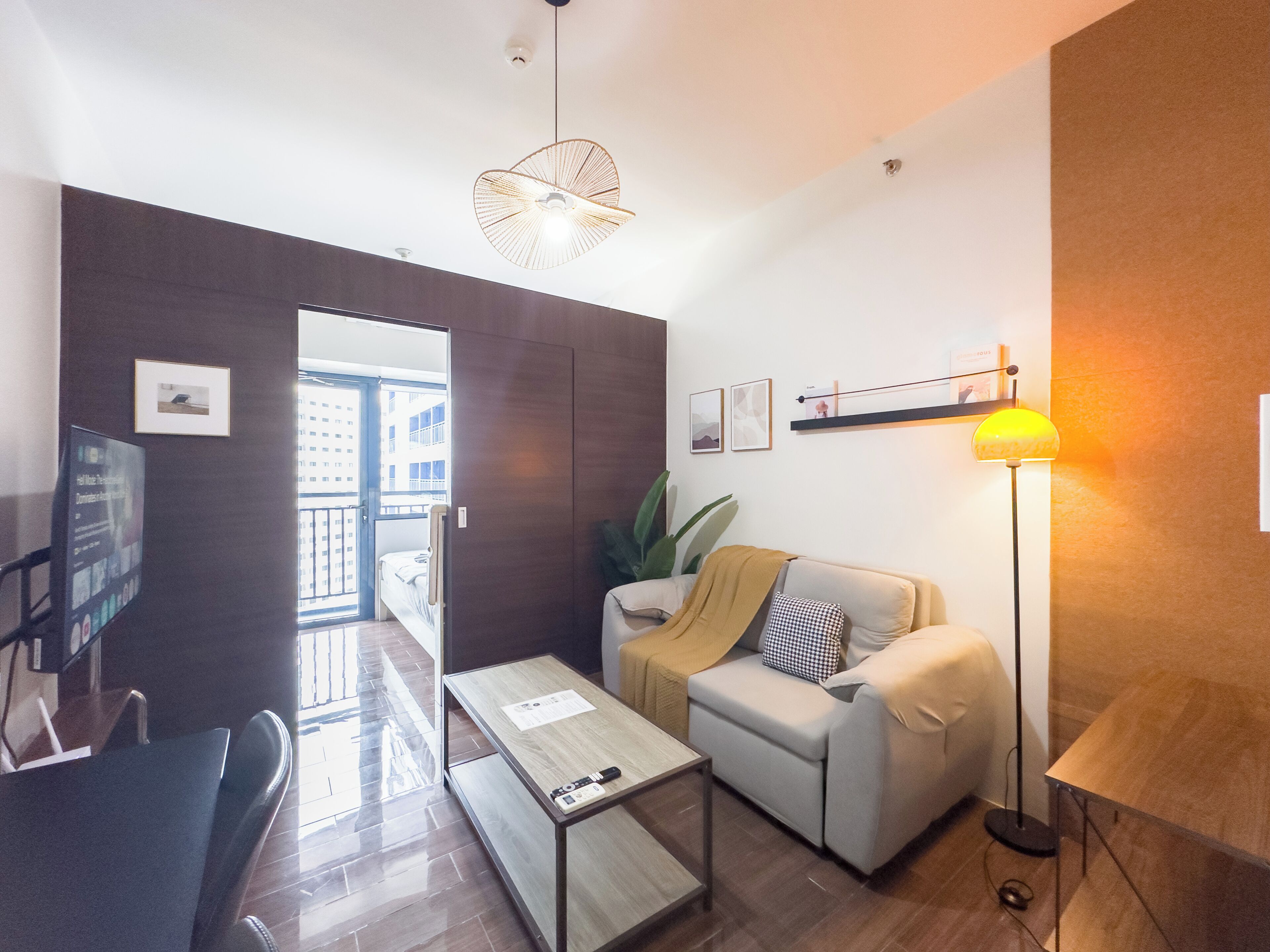 Senior Condo, 1 Bedroom, Non Smoking | Living area | 43-inch Smart TV with digital channels