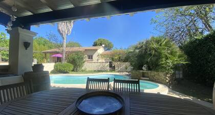 Maison Indépendante Avec Piscine, 3 Chambres, au Cœur du Gardonuzespont du Gard