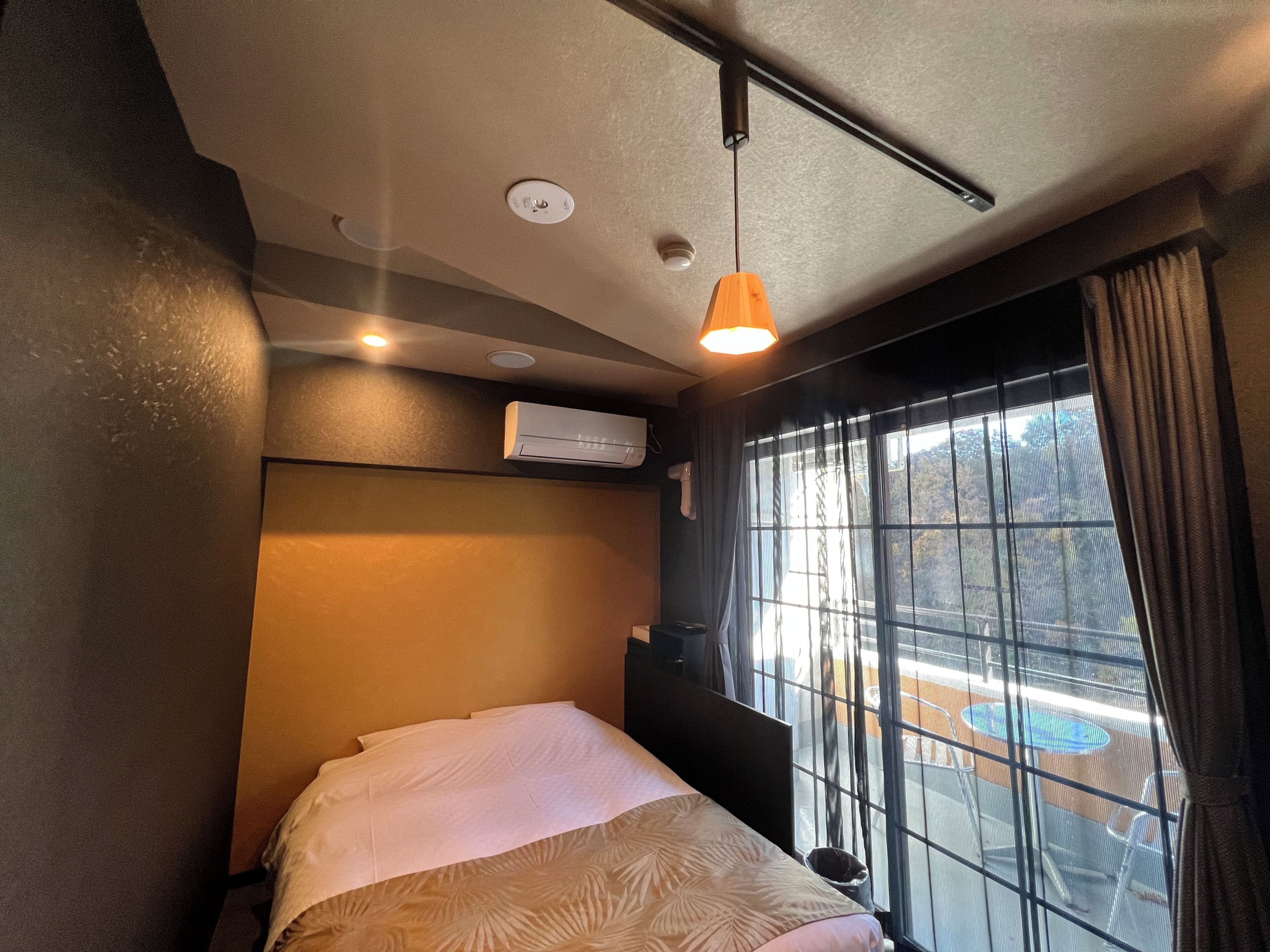 標準雙人房 | 羽絨被、獨特設計、獨特裝修、遮光窗簾/窗簾