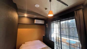 標準雙人房 | 羽絨被、獨特設計、獨特裝修、遮光窗簾/窗簾