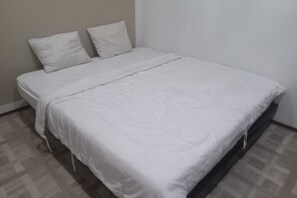 Economy Double Room - Hotel O Homestay Koe Syariah (Sukaradja)