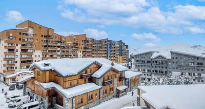 Central apt ski-in/out city view