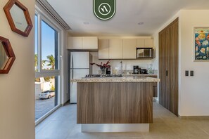 Pembancuh kopi/teh, pengisar 