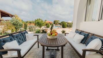 Villa, 2 Bedrooms, Smoking, Private Pool | Outdoor dining