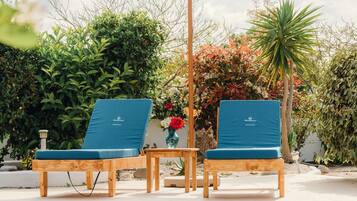 Villa, 2 Bedrooms, Smoking, Private Pool | Garden