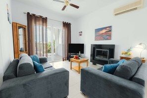 Villa, 2 Schlafzimmer, Raucher, eigener Pool | Wohnbereich