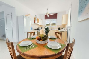 Villa, 2 Schlafzimmer, Raucher, eigener Pool | Speisen