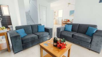 Villa, 2 Bedrooms, Smoking, Private Pool | Living area