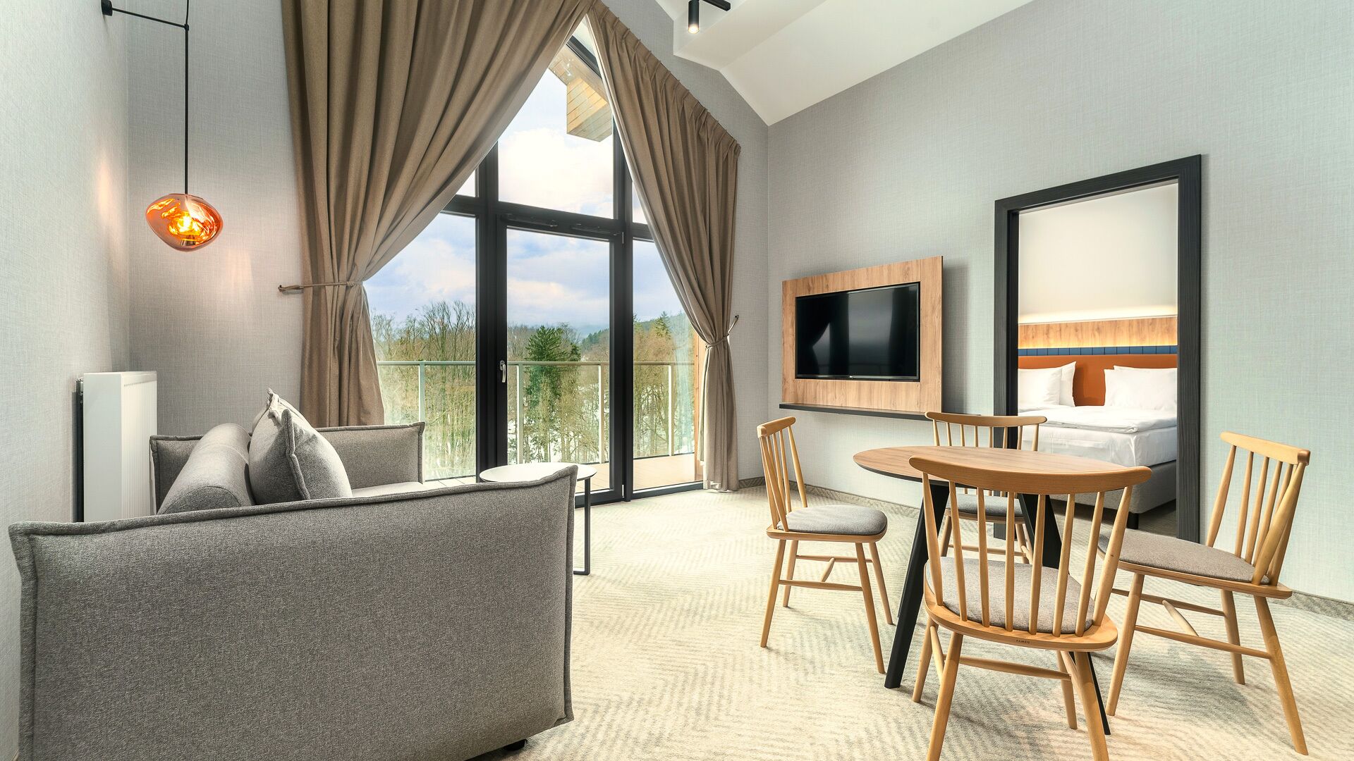 Coffres-forts dans les chambres, fer et planche à repasser