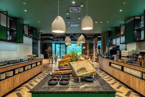 Daily buffet breakfast (PLN 90 per person)