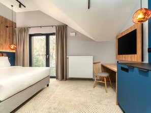 Basic Room | In-room safe, iron/ironing board, free WiFi, bed sheets