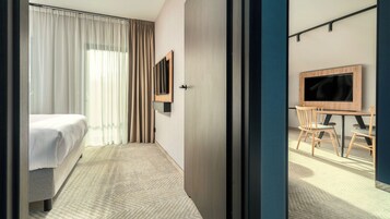 Premium Apartment | In-room safe, iron/ironing board, free WiFi, bed sheets