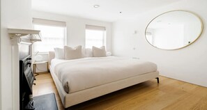 3 bedrooms, desk, iron/ironing board, travel cot