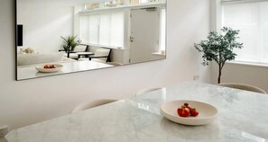 Dining - Stylish Mews House in Central London, Steps from Bond Street (London)