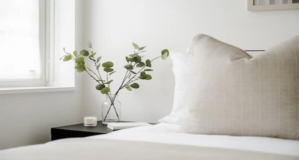 3 bedrooms, desk, iron/ironing board, travel crib