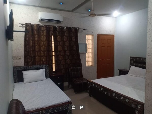 Deluxe tweepersoonskamer | Geluiddichte muren, een strijkplank/strijkijzer, gratis wifi