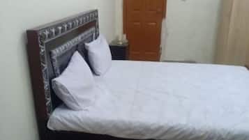 Quarto casal luxo | Quartos à prova de som, ferros/tábuas de passar roupa, Wi-Fi de cortesia