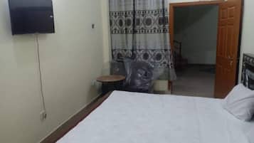 Quarto casal luxo | Quartos à prova de som, ferros/tábuas de passar roupa, Wi-Fi de cortesia