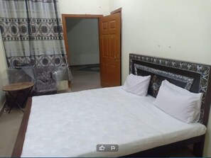 Deluxe tweepersoonskamer | Geluiddichte muren, een strijkplank/strijkijzer, gratis wifi