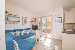 21-inch flat-screen TV with cable channels - Il Vecchio Faro A37 150m From The Beach (Loiri Porto San Paolo)
