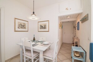 Dining - Il Vecchio Faro A37 150m From The Beach (Loiri Porto San Paolo)