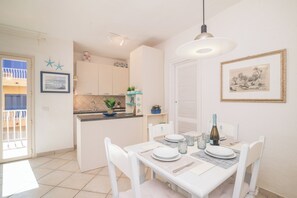 Familienapartment, Mehrere Schlafzimmer (Il Vecchio Faro A37 150m From The) | Esszimmer