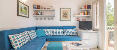 Family Apartment, 2 Bedrooms (Il Vecchio Faro A37 150m From The) | Living room