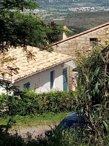 self-contained studio for 3 people in a picturesque and charming location